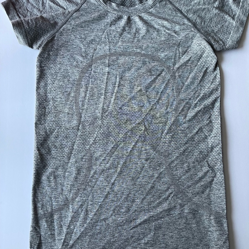 Lululemon Athletica Gray Short Sleeve Tee